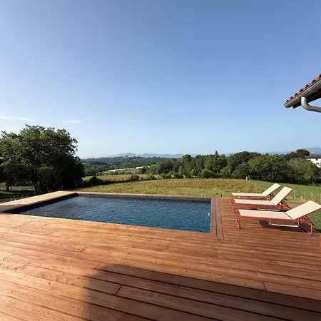 Etamendia - Piscine Vu Montagne